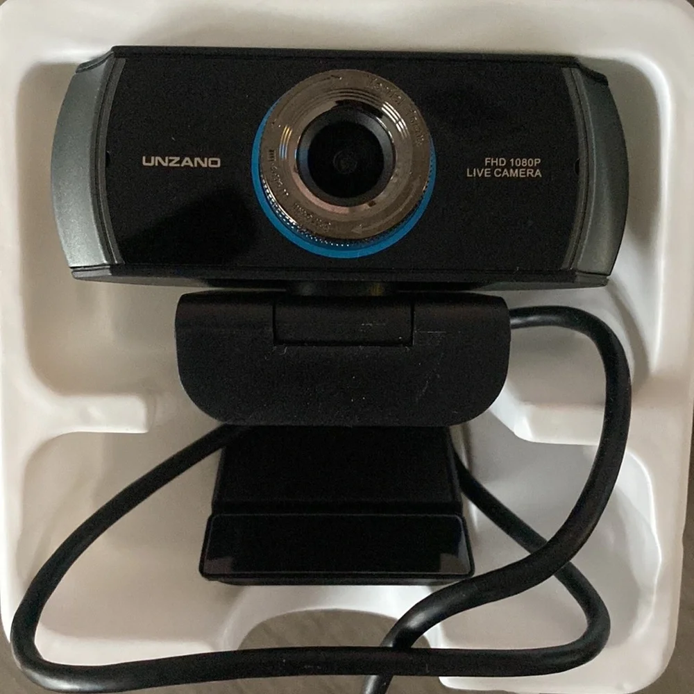 Stream webcam practically brand new. No scratches never used and all black
